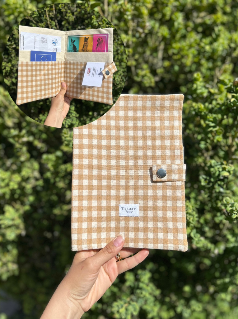 Pochette a carnet de santé Carreaux